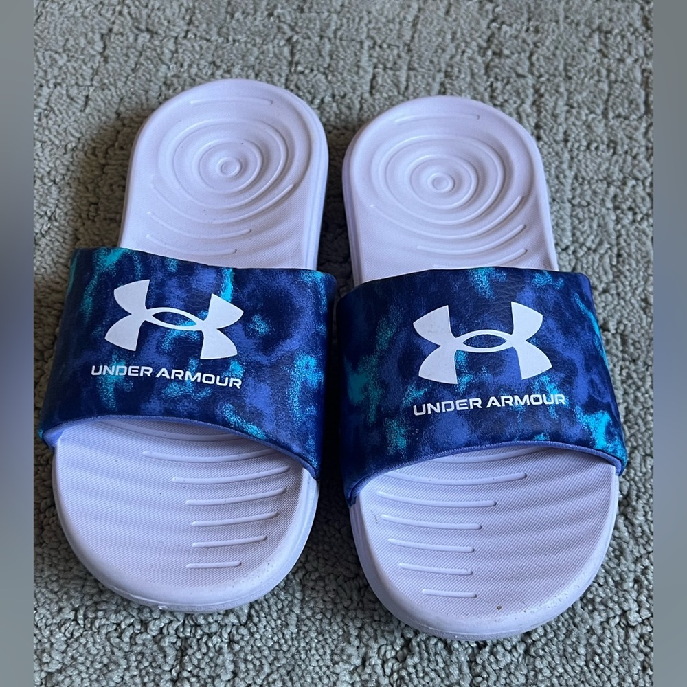Under Armour girls slides size 2 youth